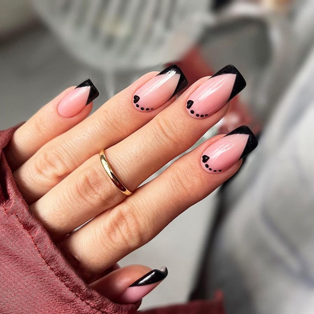 Black-Pink-Valentine-Nails-Design